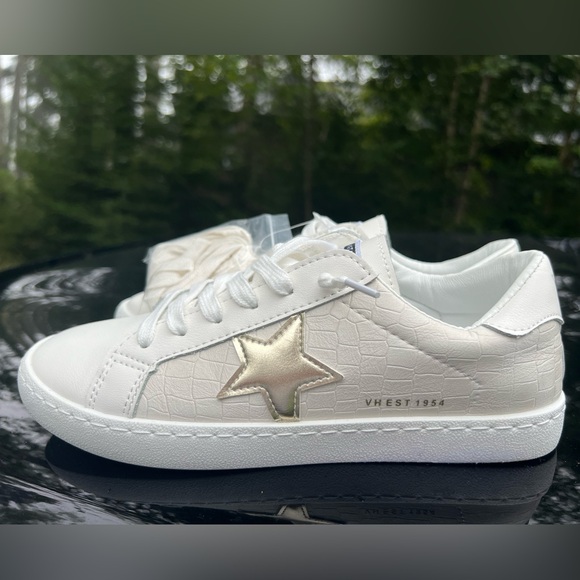 VINTAGE HAVANA Off White Croco Carla
Croc Sneakers - Picture 2 of 8